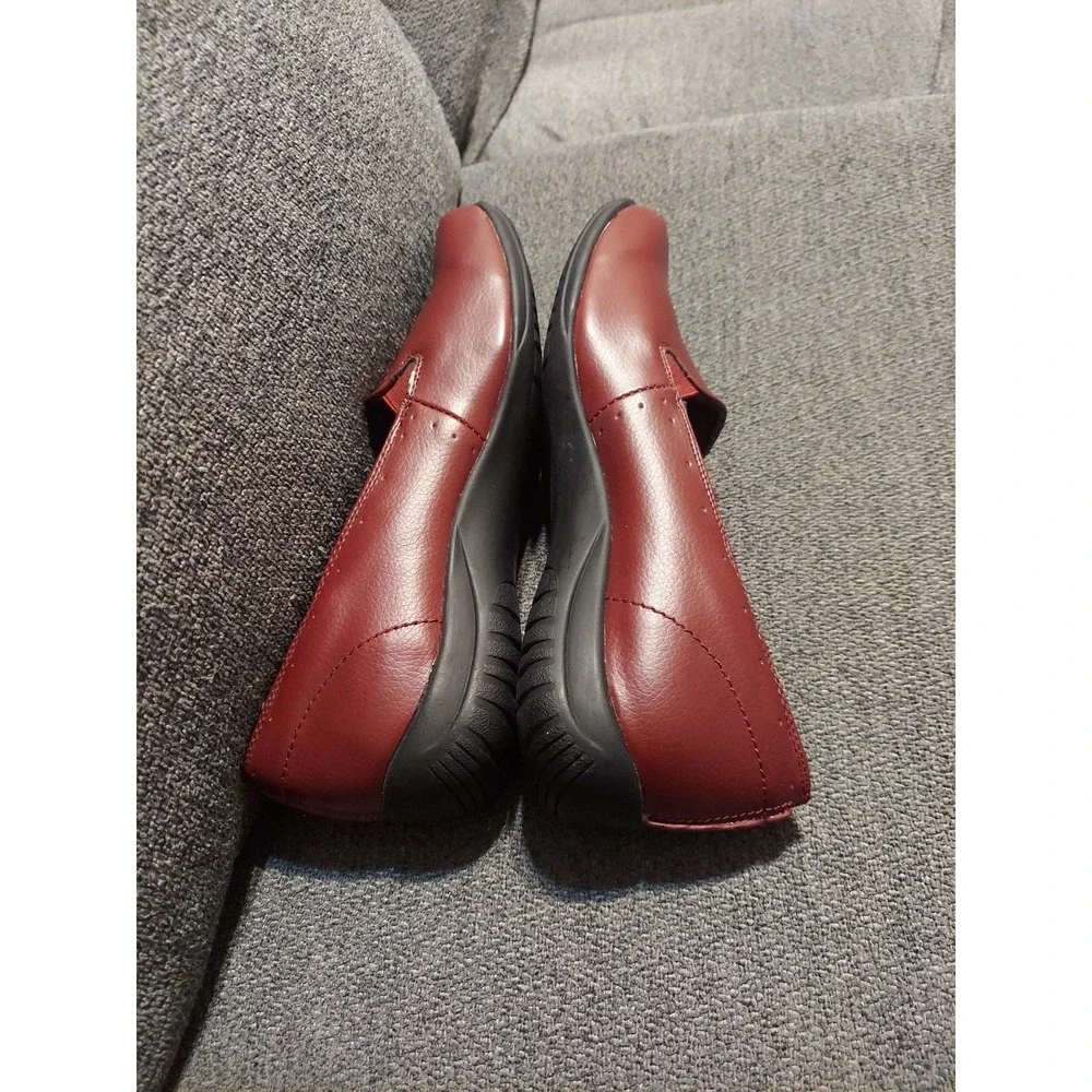 Easy Street Maroon Leather Slip On Wedge‎ Shoes Size 10 Narrow Dress Flats
